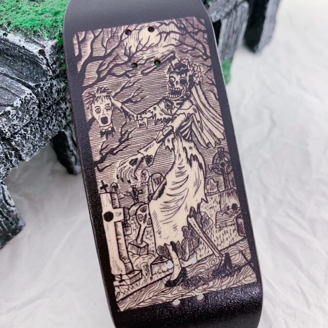 Premium Pro Fingerboard Deck - Engraved Zombie